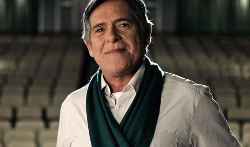 O jornalista Paulo Nogueira, do Diário do Centro do Mundo, afirma que "a cuspida de Zé de Abreu num imbecil que o xingou num restaurante em São Paulo é muito mais que uma mera cuspida, mas sim um símbolo do Brasil que a plutocracia predadora criou"; "Pela imprensa, a voz da plutocracia, milhões de midiotas foram manipulados brutalmente nos últimos anos e estimulados a agredir petistas onde quer que os encontrassem. Durante mais tempo do que o razoável os ataques ficaram sem resposta. Mas era absolutamente previsível que, diante do assalto à democracia e a 54 milhões de votos promovido pela direita, a esquerda reagisse. Era ódio contra perplexidade, até algum tempo atrás. Ódio da direita, perplexidade da esquerda. Agora, é ódio contra ódio", diz (Foto: Valter Lima) O jornalista Paulo Nogueira, do Diário do Centro do Mundo, afirma que "a cuspida de Zé de Abreu num imbecil que o xingou num restaurante em São Paulo é muito mais que uma mera cuspida, mas sim um símbolo do Brasil que a plutocracia predadora criou"; "Pela imprensa, a voz da plutocracia, milhões de midiotas foram manipulados brutalmente nos últimos anos e estimulados a agredir petistas onde quer que os encontrassem. Durante mais tempo do que o razoável os ataques ficaram sem resposta. Mas era absolutamente previsível que, diante do assalto à democracia e a 54 milhões de votos promovido pela direita, a esquerda reagisse. Era ódio contra perplexidade, até algum tempo atrás. Ódio da direita, perplexidade da esquerda. Agora, é ódio contra ódio", diz