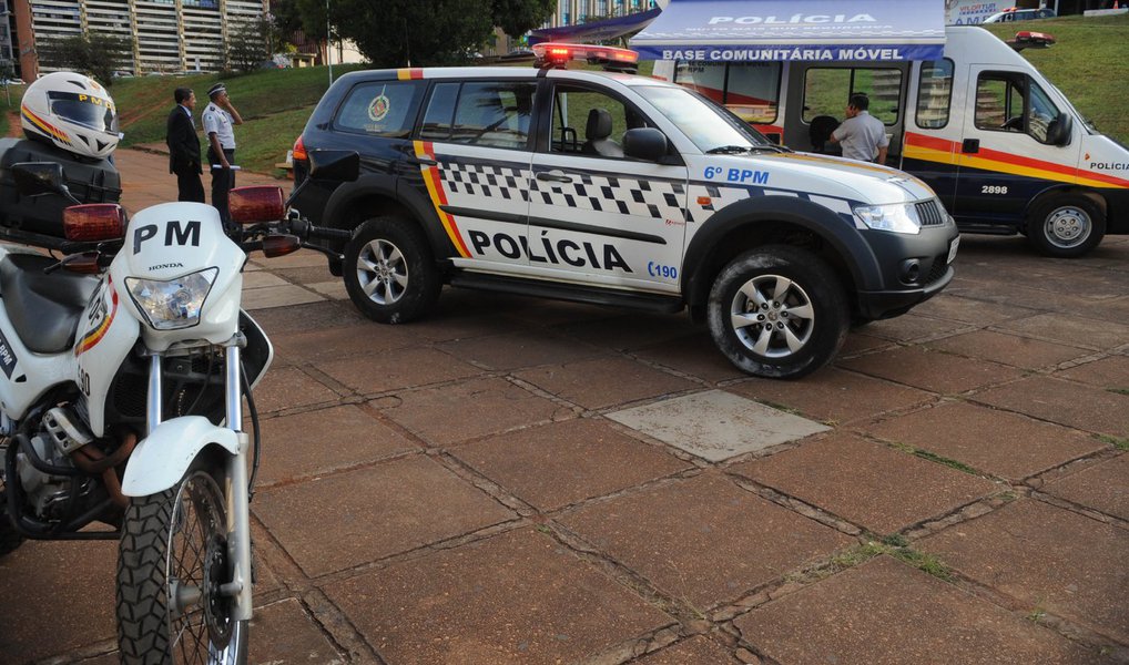 O homem detido nesta segunda (11), em Brasília, com uma grande quantidade de dinheiro na mochila não é integrante do Movimento dos Trabalhadores Rurais Sem Terra (MST), como tem sido divulgado na imprensa e em redes sociais; José Carlos dos Santos foi detido na noite de ontem pela Polícia Militar (PM), nas imediações do Teatro Nacional, sob alegação de não saber explicar a origem do dinheiro que carregava; ele foi levado à 5ª Delegacia de Polícia (DP) (Foto: Valter Lima) O homem detido nesta segunda (11), em Brasília, com uma grande quantidade de dinheiro na mochila não é integrante do Movimento dos Trabalhadores Rurais Sem Terra (MST), como tem sido divulgado na imprensa e em redes sociais; José Carlos dos Santos foi detido na noite de ontem pela Polícia Militar (PM), nas imediações do Teatro Nacional, sob alegação de não saber explicar a origem do dinheiro que carregava; ele foi levado à 5ª Delegacia de Polícia (DP)