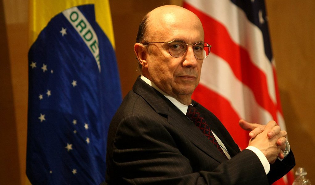 Em artigo neste domingo (24), o ex-presidente do Banco Central e provável futuro ministro da Fazenda no eventual governo Temer, Henrique Meirelles, diz que "investidores, empresários e analistas internacionais mostraram enorme interesse pelo que está acontecendo no Brasil e, principalmente, pelo que está por vir"; "O mercado internacional cumprirá papel fundamental na retomada da economia brasileira, seja via investimento direto das empresas internacionais, seja via aquisição no mercado doméstico de ações e títulos de empresas brasileiras, seja reabrindo as praças financeiras internacionais às empresas locais", diz (Foto: Valter Lima) Em artigo neste domingo (24), o ex-presidente do Banco Central e provável futuro ministro da Fazenda no eventual governo Temer, Henrique Meirelles, diz que "investidores, empresários e analistas internacionais mostraram enorme interesse pelo que está acontecendo no Brasil e, principalmente, pelo que está por vir"; "O mercado internacional cumprirá papel fundamental na retomada da economia brasileira, seja via investimento direto das empresas internacionais, seja via aquisição no mercado doméstico de ações e títulos de empresas brasileiras, seja reabrindo as praças financeiras internacionais às empresas locais", diz