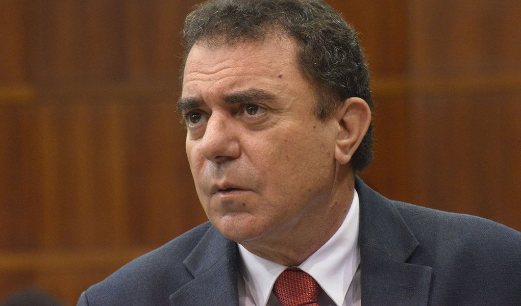 Deputado estadual goiano afirma que a líder petista não cometeu crime de responsabilidade; presidente do PT informa que dissidentes do PMDB, PSD, PP e PR votarão contra o golpe; relata, ainda, que as esquerdas – PT, PC do B, PSOL, PDT, PCO, PCB, PCR - estão unificadas; historiador lembra que Eduardo Cunha é réu no STF e Michel Temer deflagra ‘traição’; acentua, ainda, que pesquisa Vox Populi mostra que brasileiros não confiam em Temer e aponta que o impeachment não resolve a crise (Foto: Realle Palazzo-Martini) Deputado estadual goiano afirma que a líder petista não cometeu crime de responsabilidade; presidente do PT informa que dissidentes do PMDB, PSD, PP e PR votarão contra o golpe; relata, ainda, que as esquerdas – PT, PC do B, PSOL, PDT, PCO, PCB, PCR - estão unificadas; historiador lembra que Eduardo Cunha é réu no STF e Michel Temer deflagra ‘traição’; acentua, ainda, que pesquisa Vox Populi mostra que brasileiros não confiam em Temer e aponta que o impeachment não resolve a crise