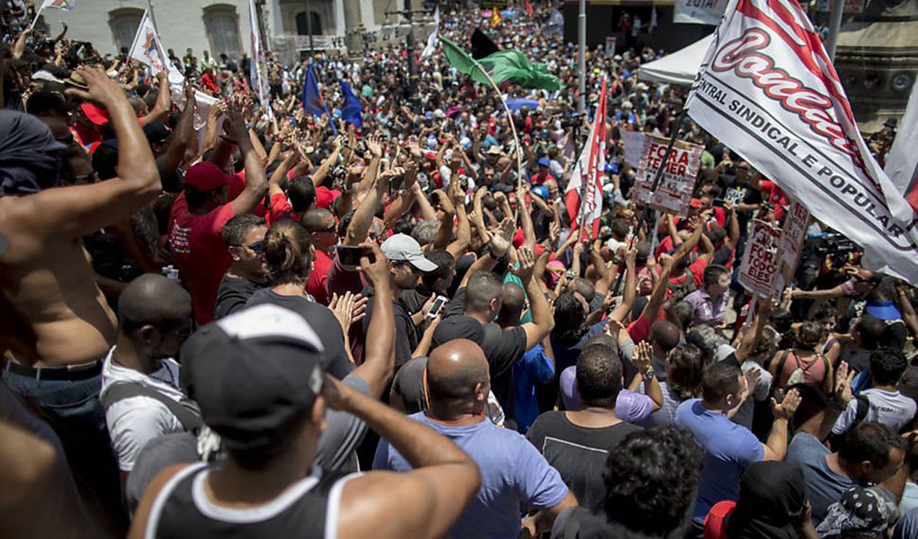 Tribunal de Justiça do Rio de Janeiro (TJ-RJ) determinou a suspensão da tramitação do projeto de lei que prevê o corte do aumento salarial dos servidores a cada três anos e que faz parte do pacote de austeridade do governo estadual; desembargadora diz que a proposta é inconstitucional (Foto: Paulo Emílio) Tribunal de Justiça do Rio de Janeiro (TJ-RJ) determinou a suspensão da tramitação do projeto de lei que prevê o corte do aumento salarial dos servidores a cada três anos e que faz parte do pacote de austeridade do governo estadual; desembargadora diz que a proposta é inconstitucional