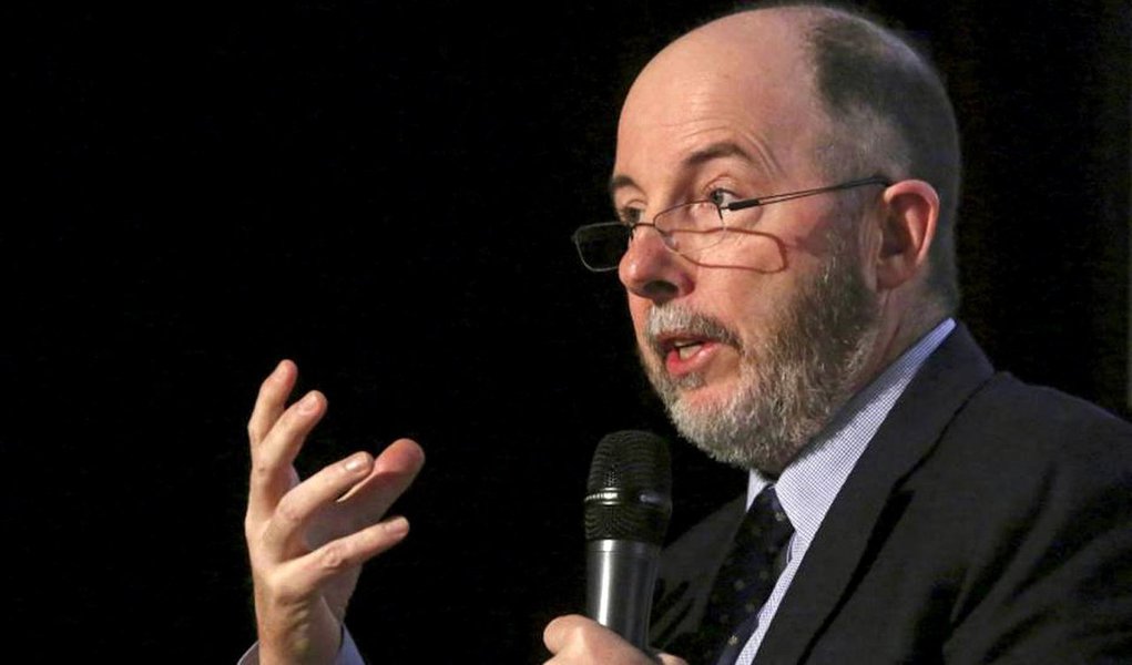 Ex-presidente do Banco Central Armínio Fraga diz não acreditar que a presença do ex-presidente Lula no governo mudaria o quadro de desconfiança de empresários e consumidores na economia; ele ressalta que é preciso agir logo para "estancar a sangria"; para ele, se não houver uma mudança tanto do governo quanto na forma de conduzir a economia, o Brasil terá um cenário de "perda de emprego e renda como nunca se viu" (Foto: Roberta Namour) Ex-presidente do Banco Central Armínio Fraga diz não acreditar que a presença do ex-presidente Lula no governo mudaria o quadro de desconfiança de empresários e consumidores na economia; ele ressalta que é preciso agir logo para "estancar a sangria"; para ele, se não houver uma mudança tanto do governo quanto na forma de conduzir a economia, o Brasil terá um cenário de "perda de emprego e renda como nunca se viu"