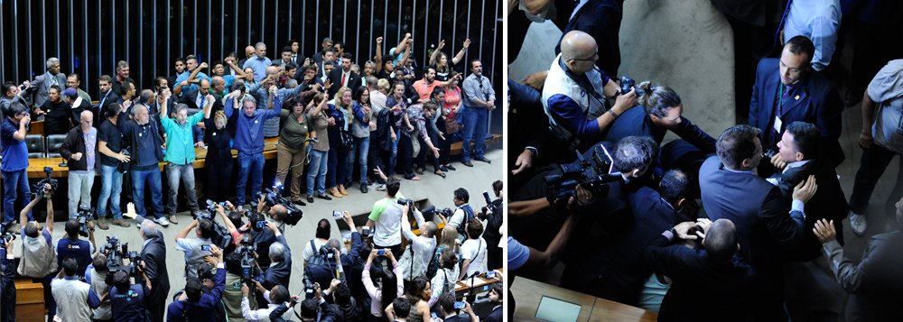 O Plenário da Câmara dos Deputados foi invadido por manifestantes no momento em que os deputados discursavam à espera de quórum para o início da Ordem do Dia da sessão extraordinária; cerca de 50 a 60 pessoas tomaram o entorno da mesa de onde os membros da Mesa Diretora comandam os trabalhos aos gritos de "viva Sergio Moro" e "Ih!, queremos general aqui!" (Foto: Gisele Federicce) O Plenário da Câmara dos Deputados foi invadido por manifestantes no momento em que os deputados discursavam à espera de quórum para o início da Ordem do Dia da sessão extraordinária; cerca de 50 a 60 pessoas tomaram o entorno da mesa de onde os membros da Mesa Diretora comandam os trabalhos aos gritos de "viva Sergio Moro" e "Ih!, queremos general aqui!"