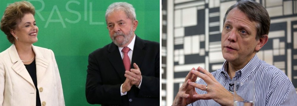 "A declaração dela de que não vai renunciar é muito importante porque, mesmo que o impeachment venha a ocorrer, mostra a sua ilegitimidade", diz o cientista político André Singer, que vê o futuro da democracia em risco, pelo fato de o processo no Congresso estar sendo conduzido sem que tenha havido um crime de responsabilidade por parte da presidente; Singer, que foi porta-voz do ex-presidente Lula, acredita que ele poderá recolocar o governo nos trilhos, retomando a articulação política; para Singer, mesmo atingido por um massacre de denúncias, Lula ainda tem capital político, por ser visto por 35% dos brasileiros como o melhor presidente de todos os tempos (Foto: Leonardo Attuch) "A declaração dela de que não vai renunciar é muito importante porque, mesmo que o impeachment venha a ocorrer, mostra a sua ilegitimidade", diz o cientista político André Singer, que vê o futuro da democracia em risco, pelo fato de o processo no Congresso estar sendo conduzido sem que tenha havido um crime de responsabilidade por parte da presidente; Singer, que foi porta-voz do ex-presidente Lula, acredita que ele poderá recolocar o governo nos trilhos, retomando a articulação política; para Singer, mesmo atingido por um massacre de denúncias, Lula ainda tem capital político, por ser visto por 35% dos brasileiros como o melhor presidente de todos os tempos