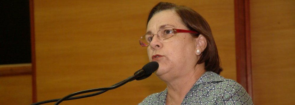 A vice-presidente do PT, deputada estadual Ana Lúcia Menezes, afirmou ao 247 que é contrária a manutenção da aliança entre o seu partido e o PMDB em Sergipe; “Não podemos ficar com aliados que nos traíram”, disse; para ela, faltou empenho do governador Jackson Barreto (PMDB) na luta contra o impeachment da presidente Dilma Rousseff (PT); "Não podemos ficar com aliados que nos traíram. O governador Jackson Barreto foi o único governador que não conseguiu reverter nenhum voto", frisou; ela se disse contrária a uma aliança entre PT e PMDB em apoio à pré-candidatura de Zezinho Sobral a prefeito de Aracaju (Foto: Valter Lima) A vice-presidente do PT, deputada estadual Ana Lúcia Menezes, afirmou ao 247 que é contrária a manutenção da aliança entre o seu partido e o PMDB em Sergipe; “Não podemos ficar com aliados que nos traíram”, disse; para ela, faltou empenho do governador Jackson Barreto (PMDB) na luta contra o impeachment da presidente Dilma Rousseff (PT); "Não podemos ficar com aliados que nos traíram. O governador Jackson Barreto foi o único governador que não conseguiu reverter nenhum voto", frisou; ela se disse contrária a uma aliança entre PT e PMDB em apoio à pré-candidatura de Zezinho Sobral a prefeito de Aracaju