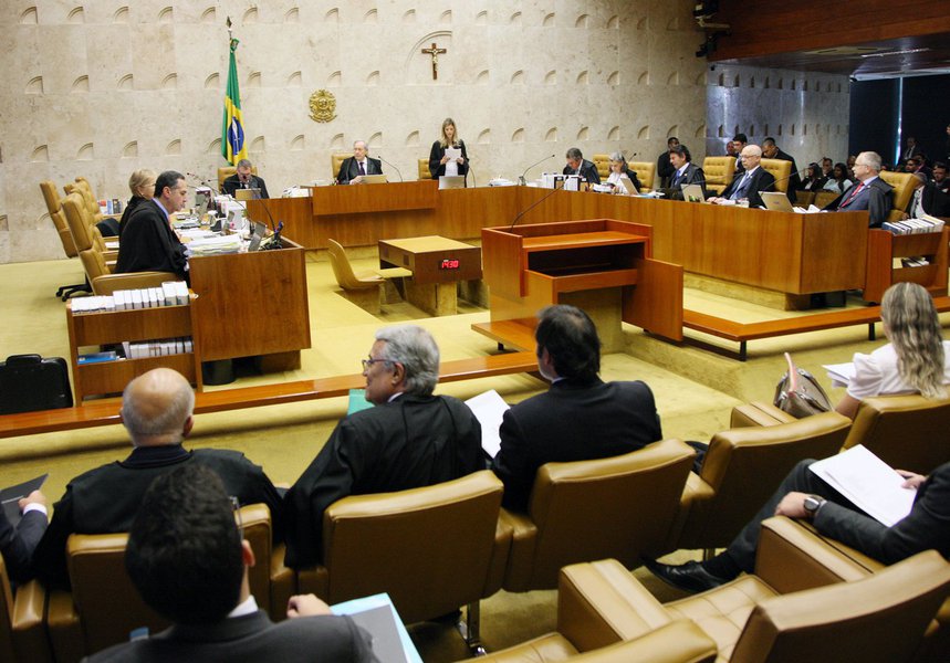 PGR não pode pedir a prisão do presidente da Câmara antes de sentença do Supremo Tribunal Federal, explica o colunista Jorge Bastos Moreno; além disso, só a Câmara pode decretar a cassação e o afastamento do deputado (Foto: Gisele Federicce) PGR não pode pedir a prisão do presidente da Câmara antes de sentença do Supremo Tribunal Federal, explica o colunista Jorge Bastos Moreno; além disso, só a Câmara pode decretar a cassação e o afastamento do deputado