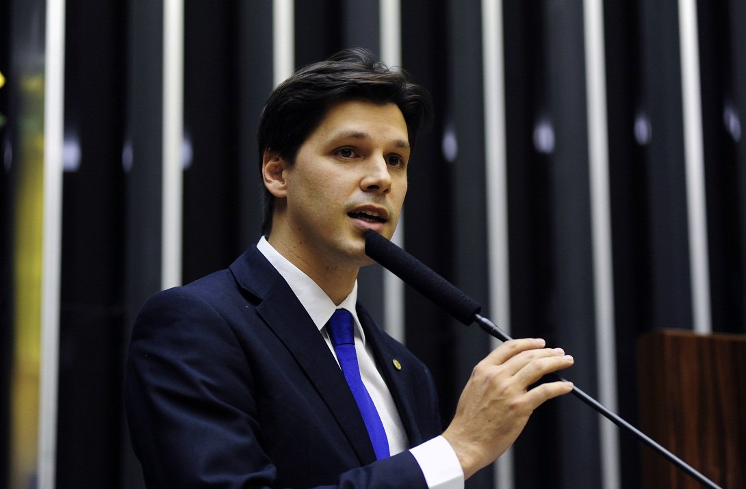 Deputado goiano, que passou os últimos dias em Paris, na COP 21, foi escalado pelo líder do PMDB na Câmara Federal, Leonardo Picciani (RJ), para integrar a comissão especial que vai analisar o pedido de impeachment da presidente Dilma Rousseff (PT); Daniel Vilela, que está no seu primeiro mandato federal, teme desgastes que possam atrapalhar seus planos eleitorais em Goiás; filho de Maguito Vilela tenta se esquivar da comissão, mas a pressão de Picciani é grande e Daniel deve mesmo ficar no grupo que é contra o impeachment (Foto: José Barbacena) Deputado goiano, que passou os últimos dias em Paris, na COP 21, foi escalado pelo líder do PMDB na Câmara Federal, Leonardo Picciani (RJ), para integrar a comissão especial que vai analisar o pedido de impeachment da presidente Dilma Rousseff (PT); Daniel Vilela, que está no seu primeiro mandato federal, teme desgastes que possam atrapalhar seus planos eleitorais em Goiás; filho de Maguito Vilela tenta se esquivar da comissão, mas a pressão de Picciani é grande e Daniel deve mesmo ficar no grupo que é contra o impeachment