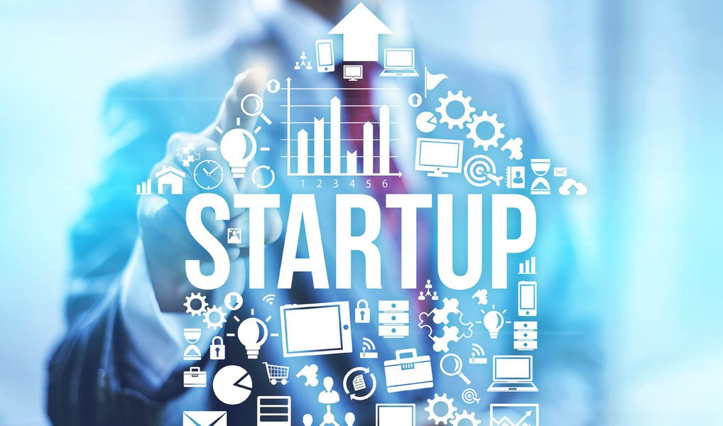 Startup é um termo que está na moda, e empreender virou o sonho de muita gente, tanto no Brasil quanto fora dele; mas muita gente ainda não entende o que significa o termo, e o que realmente é empreender de maneira inovadora; em pesquisa rápida pela internet, alguns termos insistiram em aparecer nas definições de empreendedorismo: autonomia é um deles; esse é um dos principais motivos pelos quais as pessoas abandonam seus empregos e se tornam empreendedores; trata-se da capacidade de assumir a responsabilidade pelas suas decisões e a independência na definição de seu sucesso; dedicação é outro (Foto: Leonardo Lucena) Startup é um termo que está na moda, e empreender virou o sonho de muita gente, tanto no Brasil quanto fora dele; mas muita gente ainda não entende o que significa o termo, e o que realmente é empreender de maneira inovadora; em pesquisa rápida pela internet, alguns termos insistiram em aparecer nas definições de empreendedorismo: autonomia é um deles; esse é um dos principais motivos pelos quais as pessoas abandonam seus empregos e se tornam empreendedores; trata-se da capacidade de assumir a responsabilidade pelas suas decisões e a independência na definição de seu sucesso; dedicação é outro
