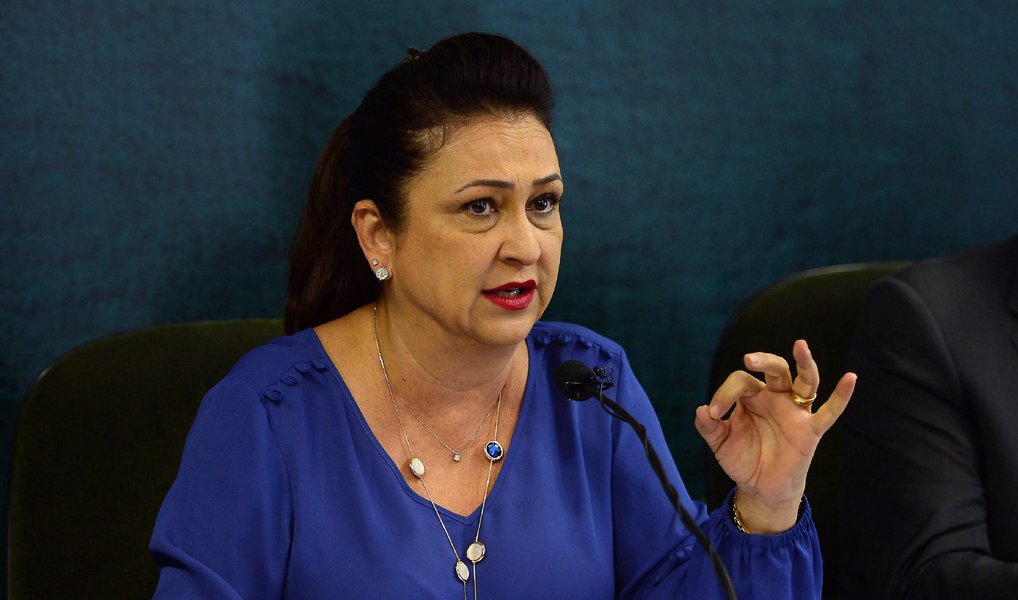 Na tarde desta sexta-feira 8, a ministra da Agricultura, Kátia Abreu, se reuniu com o ministro da Fazenda, Nelson Barbosa, para discutir fontes de recursos a fim de elevar a verba de R$ 741 milhões para R$ 1 bilhão por ano (Foto: Gisele Federicce) Na tarde desta sexta-feira 8, a ministra da Agricultura, Kátia Abreu, se reuniu com o ministro da Fazenda, Nelson Barbosa, para discutir fontes de recursos a fim de elevar a verba de R$ 741 milhões para R$ 1 bilhão por ano
