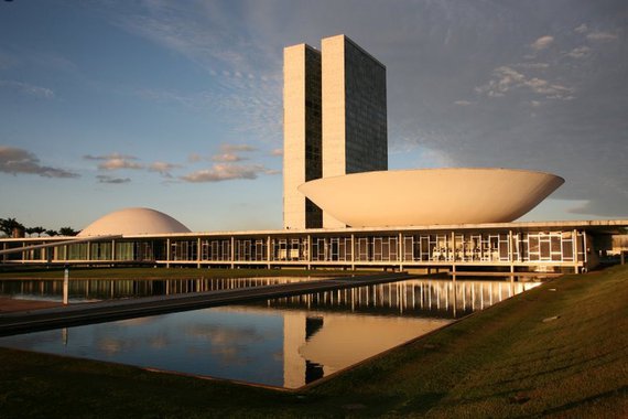 A discussão sobre qual a melhor atuação das bancadas do PT nas eleições das mesas diretoras do Senado e da Câmara deve ser feita com o máximo serenidade e respeito; afinal, essa não é uma questão de princípios. No entanto, ela é uma decisão política importante, dada a presente conjuntura de polarização política do país (Foto: Lindbergh Farias) A discussão sobre qual a melhor atuação das bancadas do PT nas eleições das mesas diretoras do Senado e da Câmara deve ser feita com o máximo serenidade e respeito; afinal, essa não é uma questão de princípios. No entanto, ela é uma decisão política importante, dada a presente conjuntura de polarização política do país