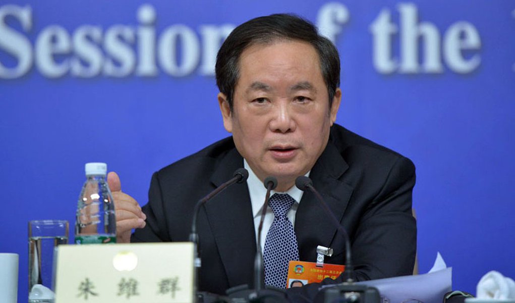 presidente do comitê de questões étnicas e religiosas do Congresso chinês, Zhu Weiqun, por pedir diálogos com o grupo extremista Estado Islâmico; segundo o jornal italiano La Stampa, Dalai Lama disse que diálogos com o Estado Islâmico, que tomou territórios no Iraque e na Síria, são vitais para garantir a paz; "Ao dizer 'escutem, entendam e respeitem', isso expõe a simpatia pelo Estado Islâmico", disse Weiqun (Foto: Paulo Emílio) presidente do comitê de questões étnicas e religiosas do Congresso chinês, Zhu Weiqun, por pedir diálogos com o grupo extremista Estado Islâmico; segundo o jornal italiano La Stampa, Dalai Lama disse que diálogos com o Estado Islâmico, que tomou territórios no Iraque e na Síria, são vitais para garantir a paz; "Ao dizer 'escutem, entendam e respeitem', isso expõe a simpatia pelo Estado Islâmico", disse Weiqun