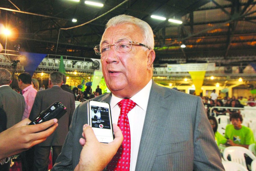O governador Jackson Barreto (PMDB) afirmou ao 247 que acompanha o desenrolar do processo de impeachment da presidente Dilma Rousseff (PT) com “muita preocupação”; “Eu estou acompanhando com muita preocupação, com muita atenção, porque o que nós queremos, acima de tudo, é que seja mantido o Estado Democrático de Direito, o respeito às leis. Dilma não cometeu nenhum crime. Juridicamente, essa história das pedaladas é um pano de fundo para cobrir as intenções de uma elite que não suporta um governo de origem popular, eleito pela vontade popular”, afirmou (Foto: Valter Lima) O governador Jackson Barreto (PMDB) afirmou ao 247 que acompanha o desenrolar do processo de impeachment da presidente Dilma Rousseff (PT) com “muita preocupação”; “Eu estou acompanhando com muita preocupação, com muita atenção, porque o que nós queremos, acima de tudo, é que seja mantido o Estado Democrático de Direito, o respeito às leis. Dilma não cometeu nenhum crime. Juridicamente, essa história das pedaladas é um pano de fundo para cobrir as intenções de uma elite que não suporta um governo de origem popular, eleito pela vontade popular”, afirmou