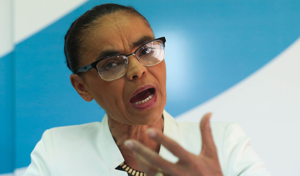 O Tribunal Superior Eleitoral rejeitou, por unanimidade, nesta terça-feira (19) pedido do Rede Sustentabilidade, da ex-ministra Marina Silva, PSB e PPL para ingressar como uma espécie de assistente nas ações que pedem a cassação da presidente Dilma Rousseff e de seu vice, Michel Temer; os ministros avaliaram que a entrada dos partidos atrasaria o andamento dos processos (Foto: Valter Lima) O Tribunal Superior Eleitoral rejeitou, por unanimidade, nesta terça-feira (19) pedido do Rede Sustentabilidade, da ex-ministra Marina Silva, PSB e PPL para ingressar como uma espécie de assistente nas ações que pedem a cassação da presidente Dilma Rousseff e de seu vice, Michel Temer; os ministros avaliaram que a entrada dos partidos atrasaria o andamento dos processos