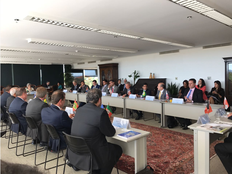 Roberto Cláudio (PDT) e outros 14 gestores participaram de reunião com a presidente do STF, ministra Carmem Lúcia, e apresentaram reivindicações como a judicialização da saúde, acesso aos precatórios e outros depósitos judiciais e a revisão do Pacto Federativo. “A ministra demonstrou muita sensibilidade com a atual situação fiscal, com o papel dos municípios no Pacto Federativo. Acho que teremos progressos importantes”, comentou o prefeito de Fortaleza (Foto: Rodrigo Rocha) Roberto Cláudio (PDT) e outros 14 gestores participaram de reunião com a presidente do STF, ministra Carmem Lúcia, e apresentaram reivindicações como a judicialização da saúde, acesso aos precatórios e outros depósitos judiciais e a revisão do Pacto Federativo. “A ministra demonstrou muita sensibilidade com a atual situação fiscal, com o papel dos municípios no Pacto Federativo. Acho que teremos progressos importantes”, comentou o prefeito de Fortaleza