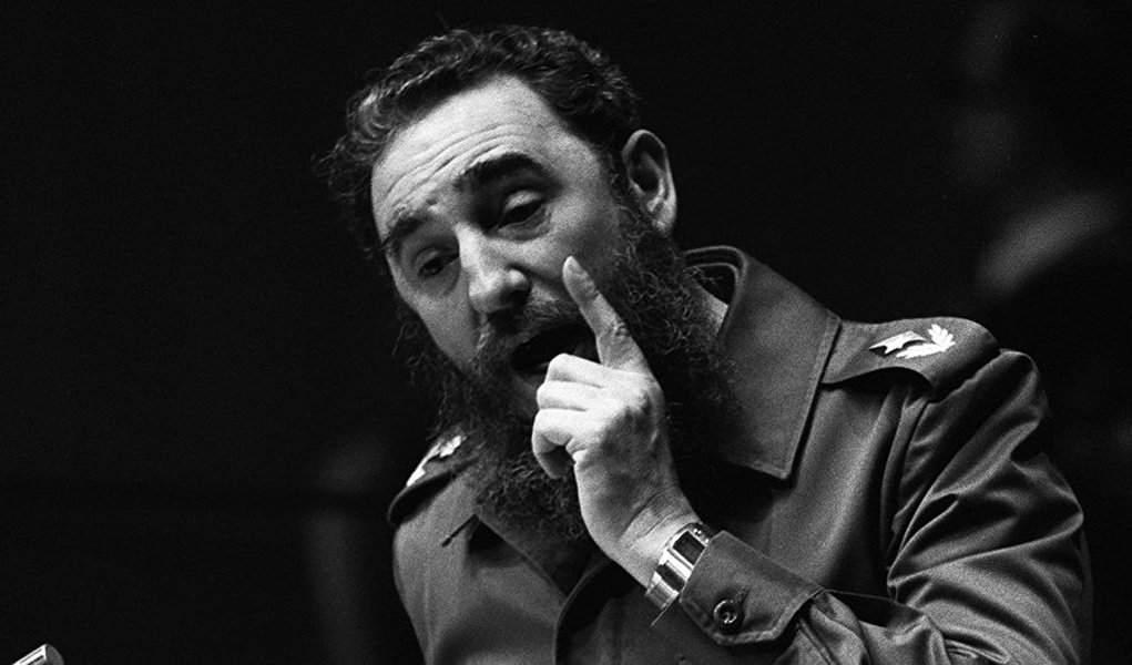 "A história se encarregará de fazer com que a lacuna que se abre nessa data será sempre mais larga e profunda. Fidel fará sempre, e cada vez mais, falta junto a todas e a todos que ousam sonhar e lutar por uma humanidade que se encontre, plenamente, com os ideais do humanismo, da democracia, da justiça social e da fraternidade, os ideais de uma humanidade socialista", diz nota do Movimento dos Trabalhadores Rurais Sem Terra (MST) sobre a morte do líder cubano (Foto: José Barbacena) "A história se encarregará de fazer com que a lacuna que se abre nessa data será sempre mais larga e profunda. Fidel fará sempre, e cada vez mais, falta junto a todas e a todos que ousam sonhar e lutar por uma humanidade que se encontre, plenamente, com os ideais do humanismo, da democracia, da justiça social e da fraternidade, os ideais de uma humanidade socialista", diz nota do Movimento dos Trabalhadores Rurais Sem Terra (MST) sobre a morte do líder cubano