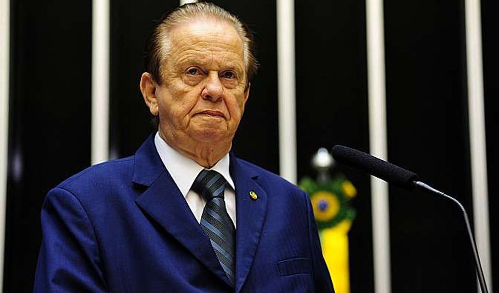 Deputado Mauro Lopes (PMDB-MG) já comunicou a decisão ao ministro Jaques Wagner (Casa Civil) e a expectativa é que sua nomeação à Secretaria de Aviação Civil saia na quinta-feira, junto a do novo ministro da Justiça, Eugênio Aragão; apesar das resistências de parte da cúpula do partido, que ameaça romper com Dilma Rousseff, Mauro Lopes conseguiu obter o apoio da maioria na Câmara e dos seis ministros da sigla para aceitar o convite (Foto: Roberta Namour) Deputado Mauro Lopes (PMDB-MG) já comunicou a decisão ao ministro Jaques Wagner (Casa Civil) e a expectativa é que sua nomeação à Secretaria de Aviação Civil saia na quinta-feira, junto a do novo ministro da Justiça, Eugênio Aragão; apesar das resistências de parte da cúpula do partido, que ameaça romper com Dilma Rousseff, Mauro Lopes conseguiu obter o apoio da maioria na Câmara e dos seis ministros da sigla para aceitar o convite