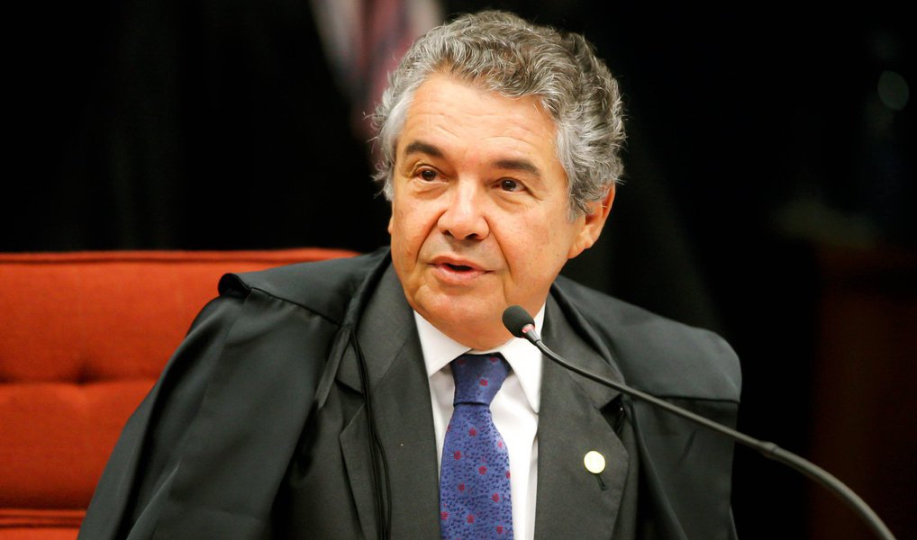 Um pedido de vista do ministro Marco Aurélio adiou nesta quinta (28) a conclusão do julgamento sobre a validade da Lei 12.853/2013, conhecida como Lei dos Direitos Autorais; apesar da suspensão, o placar da votação conta com a maioria dos ministros pela constitucionalidade da norma, que definiu novas condições de cobrança, arrecadação e distribuição de recursos pagos por direitos autorais de obras musicais e foi contestada pelo Escritório Central de Arrecadação de Direitos Autorais (Ecad) e pela União Brasileira de Compositores (UBC) (Foto: Valter Lima) Um pedido de vista do ministro Marco Aurélio adiou nesta quinta (28) a conclusão do julgamento sobre a validade da Lei 12.853/2013, conhecida como Lei dos Direitos Autorais; apesar da suspensão, o placar da votação conta com a maioria dos ministros pela constitucionalidade da norma, que definiu novas condições de cobrança, arrecadação e distribuição de recursos pagos por direitos autorais de obras musicais e foi contestada pelo Escritório Central de Arrecadação de Direitos Autorais (Ecad) e pela União Brasileira de Compositores (UBC)