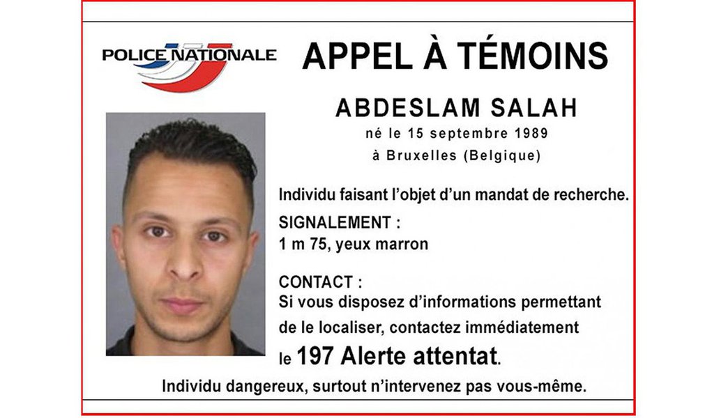 Principal suspeito vivo dos ataques de novembro em Paris, Salah Abdeslam, não vai mais contestar a extradição para a França e agora quer voltar para "se explicar", disse o advogado Sven Mary; Abdeslam, que é cidadão francês, foi preso em Bruxelas em 18 de março depois de uma caçada humana de quatro meses na esteira das ações de militantes do Estado Islâmico na capital francesa no dia 13 de novembro, quando mataram 130 pessoas com armas de fogo e explosões suicidas (Foto: Paulo Emílio) Principal suspeito vivo dos ataques de novembro em Paris, Salah Abdeslam, não vai mais contestar a extradição para a França e agora quer voltar para "se explicar", disse o advogado Sven Mary; Abdeslam, que é cidadão francês, foi preso em Bruxelas em 18 de março depois de uma caçada humana de quatro meses na esteira das ações de militantes do Estado Islâmico na capital francesa no dia 13 de novembro, quando mataram 130 pessoas com armas de fogo e explosões suicidas