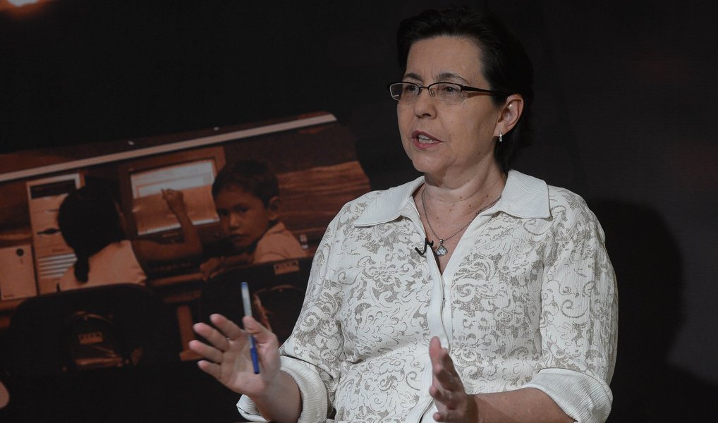 Ministra do Desenvolvimento Social e Combate à Fome, Tereza Campello, disse que a proposta de cortar R$ 10 bilhões do programa Bolsa Família, como proposto pelo relator do Orçamento Geral da União para 2016, deputado federal Ricardo barros (PP-PR), "é desastroso para o futuro do País; "Significa tirar 23 milhões de pessoas do programa. Mandar 8 milhões de volta para a pobreza extrema, destas, 3 milhões e 300 mil crianças", afirmou, em entrevista (Foto: Paulo Emílio) Ministra do Desenvolvimento Social e Combate à Fome, Tereza Campello, disse que a proposta de cortar R$ 10 bilhões do programa Bolsa Família, como proposto pelo relator do Orçamento Geral da União para 2016, deputado federal Ricardo barros (PP-PR), "é desastroso para o futuro do País; "Significa tirar 23 milhões de pessoas do programa. Mandar 8 milhões de volta para a pobreza extrema, destas, 3 milhões e 300 mil crianças", afirmou, em entrevista