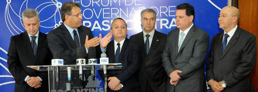 Consórcio passará a ter um braço para defender seus interesses no Congresso Nacional; criação da Frente Parlamentar do Brasil Central deve ser confirmada nesta segunda-feira; fundado em conjunto pelos governadores de Goiás, Tocantins, Mato Grosso, Mato Grosso do Sul, Rondônia e Distrito Federal, consórcio é constituído de forma a fomentar o desenvolvimento econômico e social dos estados da região com base em ações, programas e projetos em várias áreas: agropecuária, industrialização, infraestrutura e logística, educação, empreendedorismo, inovação (ciência e tecnologia) e meio ambiente (Foto: Realle Palazzo-Martini) Consórcio passará a ter um braço para defender seus interesses no Congresso Nacional; criação da Frente Parlamentar do Brasil Central deve ser confirmada nesta segunda-feira; fundado em conjunto pelos governadores de Goiás, Tocantins, Mato Grosso, Mato Grosso do Sul, Rondônia e Distrito Federal, consórcio é constituído de forma a fomentar o desenvolvimento econômico e social dos estados da região com base em ações, programas e projetos em várias áreas: agropecuária, industrialização, infraestrutura e logística, educação, empreendedorismo, inovação (ciência e tecnologia) e meio ambiente
