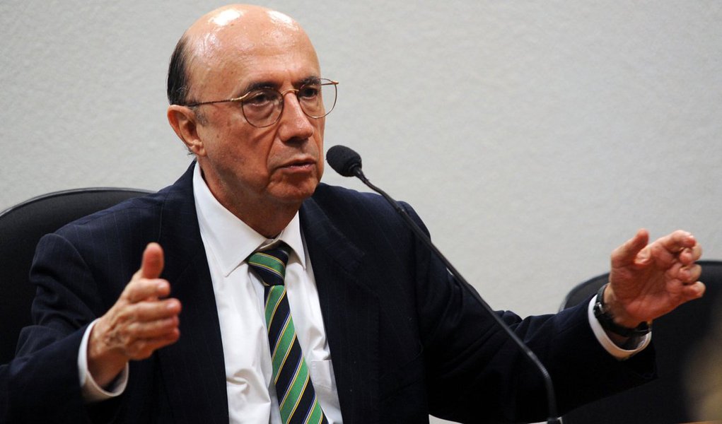 Cotado para assumir o Ministério da Fazenda no eventual governo Temer, o ex-presidente do Banco Central Henrique Meirelles quer ter a autonomia de indicar os principais nomes para os cargos que tenham relação com a economia. isso envolveria os presidentes do Banco Central, da Caixa e do Banco do Brasil, entre outros espaços de governo; Meirelles se reuniu ontem com o vice-presidente Michel Temer; saiu do encontro sem confirmar que havia sido convidado para ocupar o ministério, mas conforme o 247 apurou, ele já aceitou o convite para integrar a equipe do peemedebista (Foto: Valter Lima) Cotado para assumir o Ministério da Fazenda no eventual governo Temer, o ex-presidente do Banco Central Henrique Meirelles quer ter a autonomia de indicar os principais nomes para os cargos que tenham relação com a economia. isso envolveria os presidentes do Banco Central, da Caixa e do Banco do Brasil, entre outros espaços de governo; Meirelles se reuniu ontem com o vice-presidente Michel Temer; saiu do encontro sem confirmar que havia sido convidado para ocupar o ministério, mas conforme o 247 apurou, ele já aceitou o convite para integrar a equipe do peemedebista
