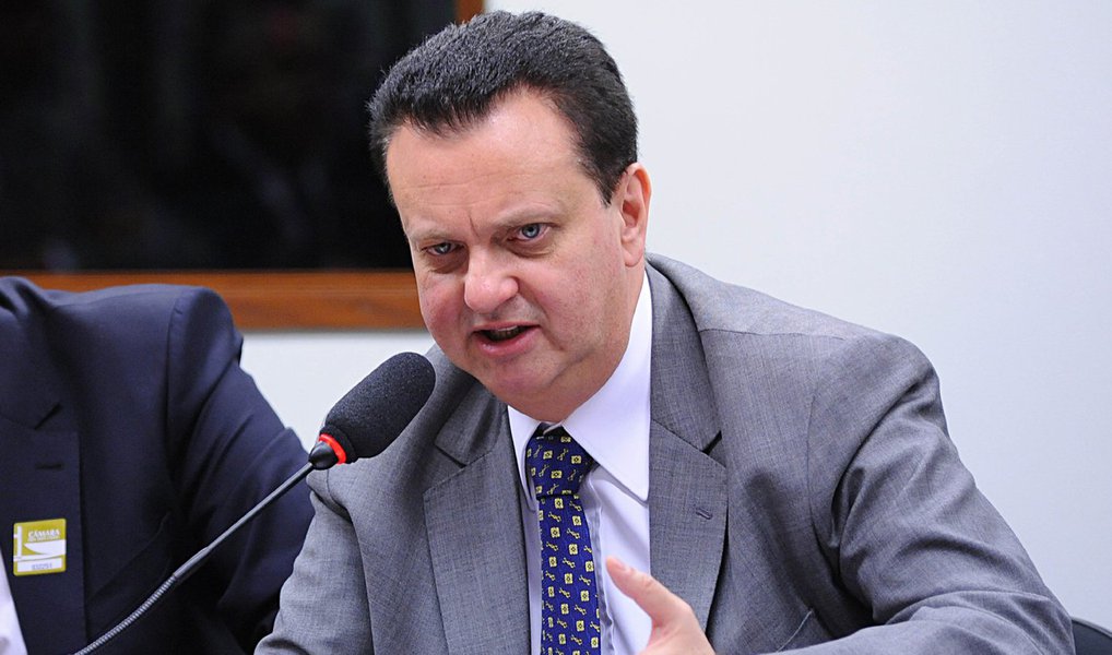 À frente do Ministério das Cidades, o PSD decidiu liberar seus 31 deputados para votar como quiserem em relação ao impeachment na Câmara; a liberação teve anuência do ministro Gilberto Kassab, presidente nacional da sigla; de acordo com um dirigente do PSD, atualmente, pelo menos 70% da bancada da Câmara é favorável ao impeachment (Foto: Valter Lima) À frente do Ministério das Cidades, o PSD decidiu liberar seus 31 deputados para votar como quiserem em relação ao impeachment na Câmara; a liberação teve anuência do ministro Gilberto Kassab, presidente nacional da sigla; de acordo com um dirigente do PSD, atualmente, pelo menos 70% da bancada da Câmara é favorável ao impeachment