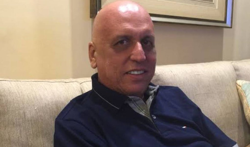 Em tratamento contra o câncer, governador licenciado do Rio foi internado mais uma vez, na noite de 28 de abril, com uma infecção na pele, na região do cateter implantado para receber a quimioterapia; segundo os médicos, ele está reagindo bem ao tratamento com antibióticos e seu estado de saúde é bom; no fim de março, Pezão foi diagnosticado com linfoma não hodgkin em tecido ósseo, um tipo de câncer raro e agressivo, porém curável (Foto: Realle Palazzo-Martini) Em tratamento contra o câncer, governador licenciado do Rio foi internado mais uma vez, na noite de 28 de abril, com uma infecção na pele, na região do cateter implantado para receber a quimioterapia; segundo os médicos, ele está reagindo bem ao tratamento com antibióticos e seu estado de saúde é bom; no fim de março, Pezão foi diagnosticado com linfoma não hodgkin em tecido ósseo, um tipo de câncer raro e agressivo, porém curável