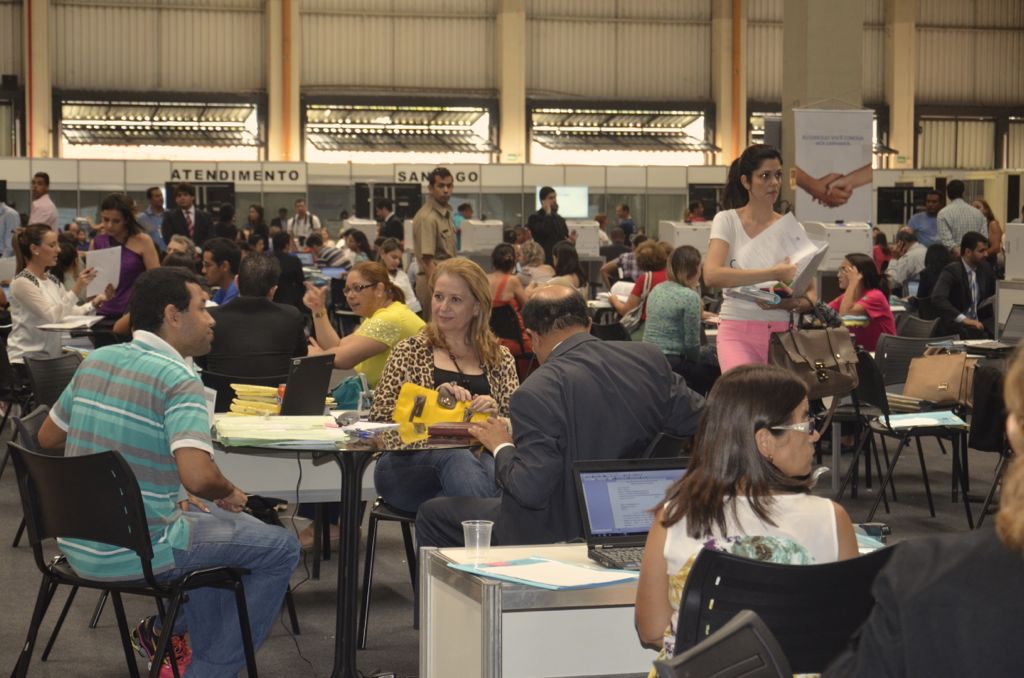 Foram realizados cerca de 7 mil atendimentos por dia em todo o Estado; na área de Família, números apontaram que das 1.011 audiências processuais e pré-processuais designadas na capital, 629 resultaram em acordo, o que representa um índice de 72,02%; evento foi promovido nacionalmente pelo Conselho Nacional de Justiça (CNJ) e realizada localmente pelo Tribunal de Justiça do Estado de Goiás (TJGO); coordenador adjunto do Núcleo, juiz Romério do Carmo Cordeiro (foto abaixo), afirmou que o balanço parcial é positivo (Foto: Realle Palazzo-Martini) Foram realizados cerca de 7 mil atendimentos por dia em todo o Estado; na área de Família, números apontaram que das 1.011 audiências processuais e pré-processuais designadas na capital, 629 resultaram em acordo, o que representa um índice de 72,02%; evento foi promovido nacionalmente pelo Conselho Nacional de Justiça (CNJ) e realizada localmente pelo Tribunal de Justiça do Estado de Goiás (TJGO); coordenador adjunto do Núcleo, juiz Romério do Carmo Cordeiro (foto abaixo), afirmou que o balanço parcial é positivo