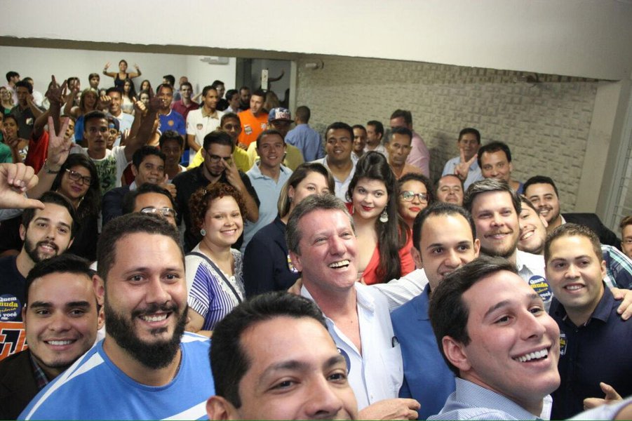 Pré-candidato a prefeito de Goiânia, deputado federal Giuseppe Vecci (PSDB), reuniu-se com membros da Juventude do PSDB, no diretório do partido, para ouvir as ideias que o grupo tem para a capital; parlamentar aproveitou a ocasião para solicitar aos jovens que escolhessem um membro para ser o coordenador da Juventude de sua pré-candidatura (Foto: José Barbacena) Pré-candidato a prefeito de Goiânia, deputado federal Giuseppe Vecci (PSDB), reuniu-se com membros da Juventude do PSDB, no diretório do partido, para ouvir as ideias que o grupo tem para a capital; parlamentar aproveitou a ocasião para solicitar aos jovens que escolhessem um membro para ser o coordenador da Juventude de sua pré-candidatura