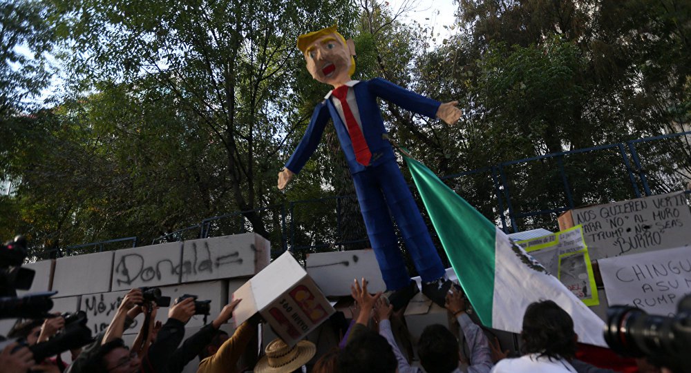 A Casa Branca negou as informações veiculadas pela AP sobre as supostas ameaças que o presidente dos EUA, Donald Trump, teria feito ao seu líder mexicano, Enrique Peña Nieto, sobre o envio de tropas para conter os "hombres maus” do México, de acordo com o jornal The Hill (Foto: Leonardo Attuch) A Casa Branca negou as informações veiculadas pela AP sobre as supostas ameaças que o presidente dos EUA, Donald Trump, teria feito ao seu líder mexicano, Enrique Peña Nieto, sobre o envio de tropas para conter os "hombres maus” do México, de acordo com o jornal The Hill