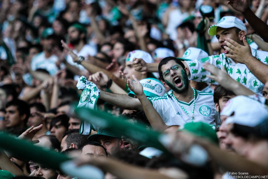 Além do título e da vaga na Taça Libertadores, a conquista do campeonato pode decidir a hegemonia de uma das equipes em relação à quantidade de títulos nacionais no país; O Palmeiras, com oito Campeonatos Brasileiros e duas Copas do Brasil está na frente da equipe do litoral justamente por uma conquista a mais da Copa do Brasil, o Santos conquistou o Brasileirão as mesmas oito vezes, porém possui apenas uma conquista da Copa do Brasil (Foto: Luis Mauro Queiroz) Além do título e da vaga na Taça Libertadores, a conquista do campeonato pode decidir a hegemonia de uma das equipes em relação à quantidade de títulos nacionais no país; O Palmeiras, com oito Campeonatos Brasileiros e duas Copas do Brasil está na frente da equipe do litoral justamente por uma conquista a mais da Copa do Brasil, o Santos conquistou o Brasileirão as mesmas oito vezes, porém possui apenas uma conquista da Copa do Brasil