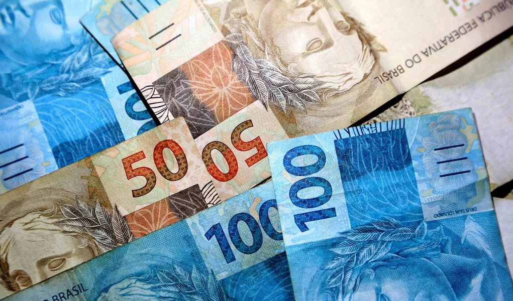 Tesouro Nacional informou nesta terça-feria, 24, que a dívida pública mobiliária federal interna caiu 3,27% em outubro sobre setembro, indo a R$ 2,504 trilhões, em sua primeira queda neste ano; já o estoque total da dívida, incluindo a externa, teve queda de 3,22% em outubro na comparação com o mês anterior, somando R$ 2,646 trilhões (Foto: Aquiles Lins) Tesouro Nacional informou nesta terça-feria, 24, que a dívida pública mobiliária federal interna caiu 3,27% em outubro sobre setembro, indo a R$ 2,504 trilhões, em sua primeira queda neste ano; já o estoque total da dívida, incluindo a externa, teve queda de 3,22% em outubro na comparação com o mês anterior, somando R$ 2,646 trilhões