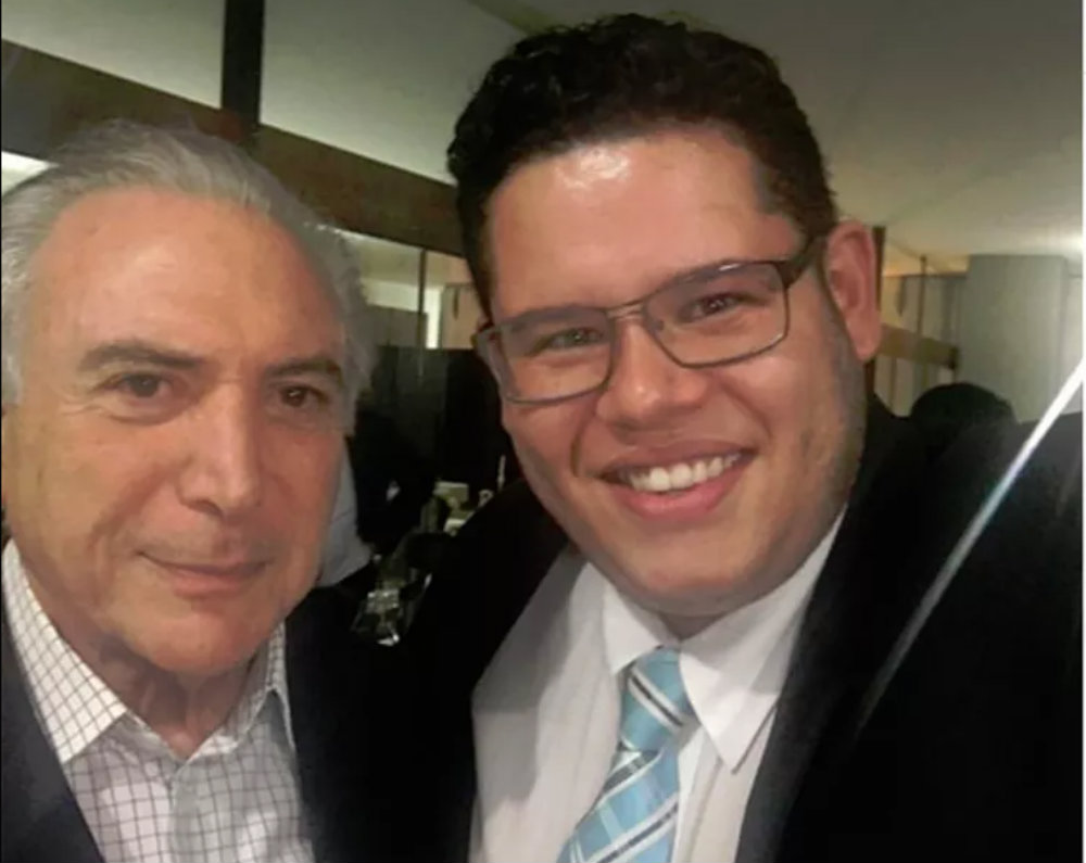 Bruno Júlio, ex-secretário de Juventude nomeado por Temer, que caiu após defender massacres nas prisões, já foi denunciado por agressão a mulheres; "Cuidado, secretário. Quem acha que nada é razão para chacinar alguém o defenderia, se o senhor tivesse ido parar lá dentro por estas acusações. Aqui, ninguém gostaria de vê-lo decapitado", diz Fernando Brito, editor do Tijolaço, para quem Júlio poderia estar preso (Foto: Leonardo Attuch) Bruno Júlio, ex-secretário de Juventude nomeado por Temer, que caiu após defender massacres nas prisões, já foi denunciado por agressão a mulheres; "Cuidado, secretário. Quem acha que nada é razão para chacinar alguém o defenderia, se o senhor tivesse ido parar lá dentro por estas acusações. Aqui, ninguém gostaria de vê-lo decapitado", diz Fernando Brito, editor do Tijolaço, para quem Júlio poderia estar preso