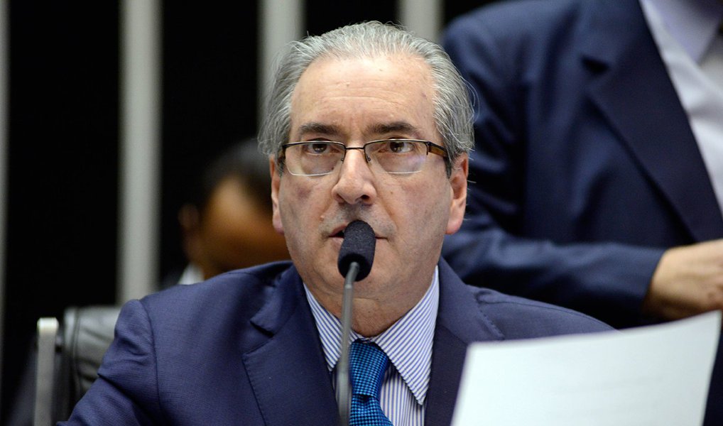 Em um claro sinal de retaliação contra o governo, diante das denúncias envolvendo seu nome com esquemas de corrupção, o presidente da Câmara, Eduardo Cunha (PMDB-RJ), afirma que a proposta de Desvinculação de Receitas da União (DRU), essencial para o funcionamento do governo, chegou tarde e não é mais possível aprová-la esse ano; CCJ deve começar a debater a matéria na semana que vem (Foto: Gisele Federicce) Em um claro sinal de retaliação contra o governo, diante das denúncias envolvendo seu nome com esquemas de corrupção, o presidente da Câmara, Eduardo Cunha (PMDB-RJ), afirma que a proposta de Desvinculação de Receitas da União (DRU), essencial para o funcionamento do governo, chegou tarde e não é mais possível aprová-la esse ano; CCJ deve começar a debater a matéria na semana que vem
