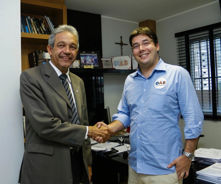 O conselheiro federal e pré-candidato à presidência da OAB do Tocantins, Ercílio Bezerra, desistiu da disputa e anunciou apoio ao Movimento OAB Somos Todos Nós, que tem como candidato o também conselheiro federal Gedeon Pitaluga; Ercílio explicou que a decisão foi respaldada pelo desejo de que a Seccional tocantinense volte a progredir pelo bem de toda a advocacia e da sociedade; outra justificativa apresentada é a necessidade de restabelecimento de uma boa relação com o Conselho Federal da OAB (Foto: Voney Malta) O conselheiro federal e pré-candidato à presidência da OAB do Tocantins, Ercílio Bezerra, desistiu da disputa e anunciou apoio ao Movimento OAB Somos Todos Nós, que tem como candidato o também conselheiro federal Gedeon Pitaluga; Ercílio explicou que a decisão foi respaldada pelo desejo de que a Seccional tocantinense volte a progredir pelo bem de toda a advocacia e da sociedade; outra justificativa apresentada é a necessidade de restabelecimento de uma boa relação com o Conselho Federal da OAB