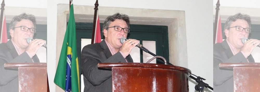 Integrante de um grupo de pequenas siglas em Alagoas, o presidente do Partido Trabalhista Cristão em Alagoas (PTC/AL), Paulo Memória, anuncia sua pré-candidatura a prefeito de Maceió; ele afirma que grupo político do qual faz parte também terá candidatos em outros municípios alagoanos; memória defende uma nova visão de fazer política, focando nas discussões sociais e na garantia de um poder público que assista com qualidade à sociedade, uma vez que o atual quadro político brasileiro foi capaz de produzir uma grave crise de representatividade (Foto: Voney Malta) Integrante de um grupo de pequenas siglas em Alagoas, o presidente do Partido Trabalhista Cristão em Alagoas (PTC/AL), Paulo Memória, anuncia sua pré-candidatura a prefeito de Maceió; ele afirma que grupo político do qual faz parte também terá candidatos em outros municípios alagoanos; memória defende uma nova visão de fazer política, focando nas discussões sociais e na garantia de um poder público que assista com qualidade à sociedade, uma vez que o atual quadro político brasileiro foi capaz de produzir uma grave crise de representatividade