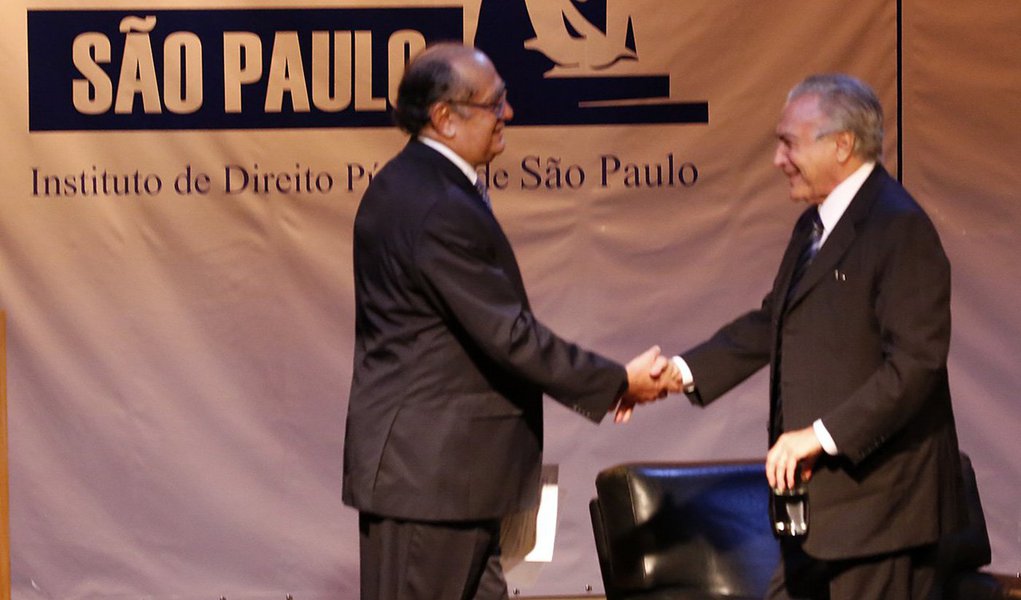 Ministro do Supremo Tribunal Federal afirmou nesta sexta-feira 11, durante evento em São Paulo, que o vice-presidente Michel Temer "seria um ótimo presidente do Brasil"; depois da palestra de Temer, Gilmar Mendes disse ainda, como já havia afirmado ontem, que o STF deve ter "cautela" ao interferir no processo de impeachment que acontece no Congresso; se Gilmar acha que Temer seria ótimo presidente pode votar nele em 2018, quando estão previstas novas eleições presidenciais no Brasil; a menos que tenha planos mais imediatos... (Foto: Gisele Federicce) Ministro do Supremo Tribunal Federal afirmou nesta sexta-feira 11, durante evento em São Paulo, que o vice-presidente Michel Temer "seria um ótimo presidente do Brasil"; depois da palestra de Temer, Gilmar Mendes disse ainda, como já havia afirmado ontem, que o STF deve ter "cautela" ao interferir no processo de impeachment que acontece no Congresso; se Gilmar acha que Temer seria ótimo presidente pode votar nele em 2018, quando estão previstas novas eleições presidenciais no Brasil; a menos que tenha planos mais imediatos...