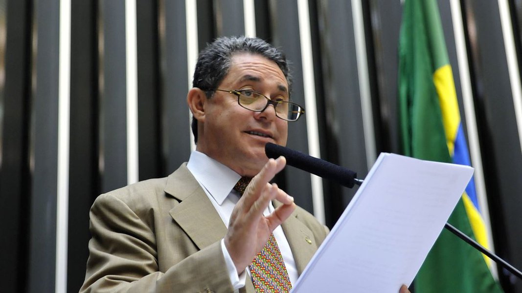 Ferreira estava preso desde junho do ano passado, no âmbito da operação Abismo, 31º desdobramento da Lava Jato que investiga propinas em obras do Centro de Pesquisas e Desenvolvimento da Petrobrás (Cempes); em dezembro, Moro estipulou fiança de R$ 1 milhão para soltar o ex-tesoureiro, mas a defesa afirmou que ele não tinha o valor; em janeiro, a juíza Gabriela Hardt, que substituiu Moro durantes as férias, reduziu a fiança para R$ 200 mil (Foto: Gisele Federicce) Ferreira estava preso desde junho do ano passado, no âmbito da operação Abismo, 31º desdobramento da Lava Jato que investiga propinas em obras do Centro de Pesquisas e Desenvolvimento da Petrobrás (Cempes); em dezembro, Moro estipulou fiança de R$ 1 milhão para soltar o ex-tesoureiro, mas a defesa afirmou que ele não tinha o valor; em janeiro, a juíza Gabriela Hardt, que substituiu Moro durantes as férias, reduziu a fiança para R$ 200 mil