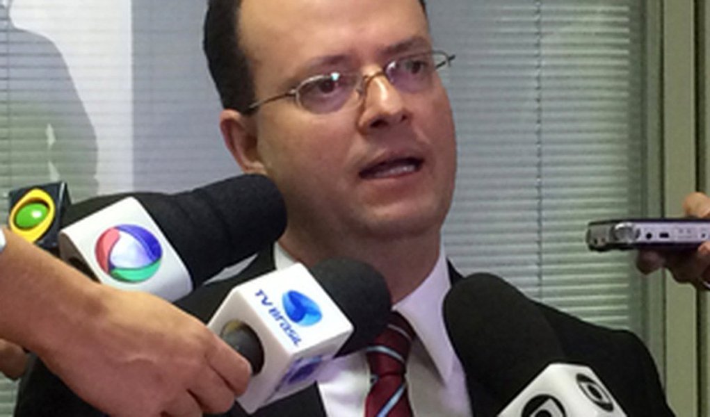 Governo do Distrito Federal informou que estuda mudar as regras do programa Nota Legal com objetivo de aumentar a arrecadação a partir do próximo ano; o subsecretário de Arrecadação, Hormino de Almeida Júnior, afirmou que não é descartada a redução do montante restituído no programa, fruto de taxas sobre mercadorias e serviços; atualmente são devolvidos até 30% do que o governo arrecada com os impostos ICMS e ISS (Foto: Leonardo Lucena) Governo do Distrito Federal informou que estuda mudar as regras do programa Nota Legal com objetivo de aumentar a arrecadação a partir do próximo ano; o subsecretário de Arrecadação, Hormino de Almeida Júnior, afirmou que não é descartada a redução do montante restituído no programa, fruto de taxas sobre mercadorias e serviços; atualmente são devolvidos até 30% do que o governo arrecada com os impostos ICMS e ISS