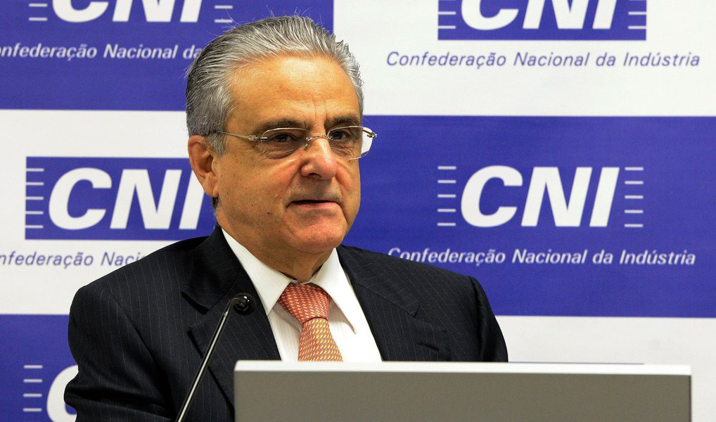 Presidente da Confederação Nacional da Indústria (CNI), Robson Andrade, disse que sua preocupação não reside na velocidade do processo de impeachment, mas com o dia seguinte; segundo ele, caso a presidente consiga permanecer no cargo, o setor empresarial terá que trabalhar em conjunto com ela; e no caso do afastamento da presidente, Andrade disse que o novo governo terá que agir de forma rápida e dura; "Se não tomar medidas drásticas e duras, vamos continuar do mesmo jeito", disse (Foto: Paulo Emílio) Presidente da Confederação Nacional da Indústria (CNI), Robson Andrade, disse que sua preocupação não reside na velocidade do processo de impeachment, mas com o dia seguinte; segundo ele, caso a presidente consiga permanecer no cargo, o setor empresarial terá que trabalhar em conjunto com ela; e no caso do afastamento da presidente, Andrade disse que o novo governo terá que agir de forma rápida e dura; "Se não tomar medidas drásticas e duras, vamos continuar do mesmo jeito", disse