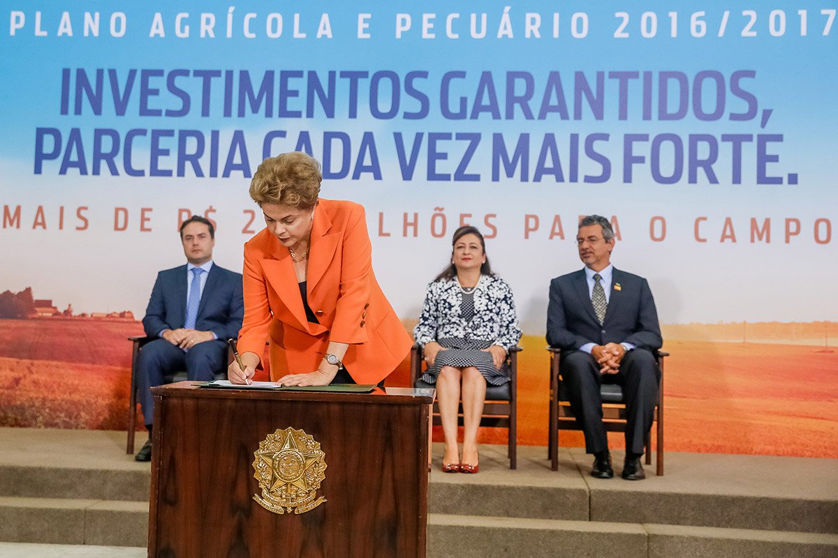 Brasília - DF, 04/05/2016. Presidenta Dilma Rousseff durante cerimônia de Lançamento do Plano Agrícola e Pecuário 2016/2017 no Palácio do Planalto. Foto: Roberto Stuckert Filho/PR (Foto: Gisele Federicce) Brasília - DF, 04/05/2016. Presidenta Dilma Rousseff durante cerimônia de Lançamento do Plano Agrícola e Pecuário 2016/2017 no Palácio do Planalto. Foto: Roberto Stuckert Filho/PR