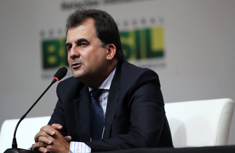 O secretário de Mobilidade de Salvador, Fábio Mota, afirmou que a prefeitura vai liberar transporte alternativo na manhã desta quarta-feira (16), quando os rodoviários farão paralisação em protesto pela 'falta de segurança' contra a categoria; "A prefeitura, claro, não concorda com a paralisação. Hoje, concordamos com os rodoviários, com o sindicato e vamos ter que executar nosso plano de ação que é usar o transporte alternativo", disse Fábio Mota; os rodoviários ficarão parados das 4h às 8h (Foto: Romulo Faro) O secretário de Mobilidade de Salvador, Fábio Mota, afirmou que a prefeitura vai liberar transporte alternativo na manhã desta quarta-feira (16), quando os rodoviários farão paralisação em protesto pela 'falta de segurança' contra a categoria; "A prefeitura, claro, não concorda com a paralisação. Hoje, concordamos com os rodoviários, com o sindicato e vamos ter que executar nosso plano de ação que é usar o transporte alternativo", disse Fábio Mota; os rodoviários ficarão parados das 4h às 8h