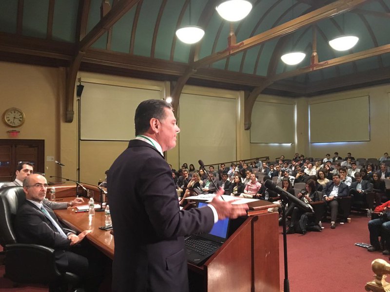 Governador Marconi Perillo afirmou neste sábado, em palestra na Brazil Conference, promovida pela Universidade de Harvard e pelo Massachusetts Institute of Technology (MIT), em Cambridge (Estados Unidos), que o Brasil precisa de líderes políticos que enfrentem os temas desgastantes que travam as reformas que o País precisam promover para que a economia nacional retome o caminho do crescimento; Marconi afirmou que o Brasil precisa de liderança firme e com convicção; "Precisamos no Brasil de uma liderança que tenha pulso e aponte o caminho. No Brasil de hoje não temos nem gestão política nem gestão administrativa" (Foto: José Barbacena) Governador Marconi Perillo afirmou neste sábado, em palestra na Brazil Conference, promovida pela Universidade de Harvard e pelo Massachusetts Institute of Technology (MIT), em Cambridge (Estados Unidos), que o Brasil precisa de líderes políticos que enfrentem os temas desgastantes que travam as reformas que o País precisam promover para que a economia nacional retome o caminho do crescimento; Marconi afirmou que o Brasil precisa de liderança firme e com convicção; "Precisamos no Brasil de uma liderança que tenha pulso e aponte o caminho. No Brasil de hoje não temos nem gestão política nem gestão administrativa"