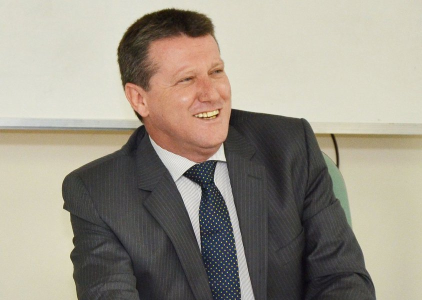 Deputado apresentou Proposta de Emenda à Constituição (PEC) que possibilita que o Fundo Constitucional do Distrito Federal atenda os municípios da Região Integrada de Desenvolvimento do Distrito Federal e Entorno; "A microrregião do Entorno do Distrito Federal é promissora e investimentos em infraestrutura, segurança, saneamento poderão alavancar a economia da região", disse; Luziânia possui produção agropecuária e industrial bem significativa; entre 2000 e 2012, o PIB da região mais que quintuplicou; Entorno é responsável por 16% da produção agrícola e por 7% da produção pecuária de Goiás (Foto: Realle Palazzo-Martini) Deputado apresentou Proposta de Emenda à Constituição (PEC) que possibilita que o Fundo Constitucional do Distrito Federal atenda os municípios da Região Integrada de Desenvolvimento do Distrito Federal e Entorno; "A microrregião do Entorno do Distrito Federal é promissora e investimentos em infraestrutura, segurança, saneamento poderão alavancar a economia da região", disse; Luziânia possui produção agropecuária e industrial bem significativa; entre 2000 e 2012, o PIB da região mais que quintuplicou; Entorno é responsável por 16% da produção agrícola e por 7% da produção pecuária de Goiás