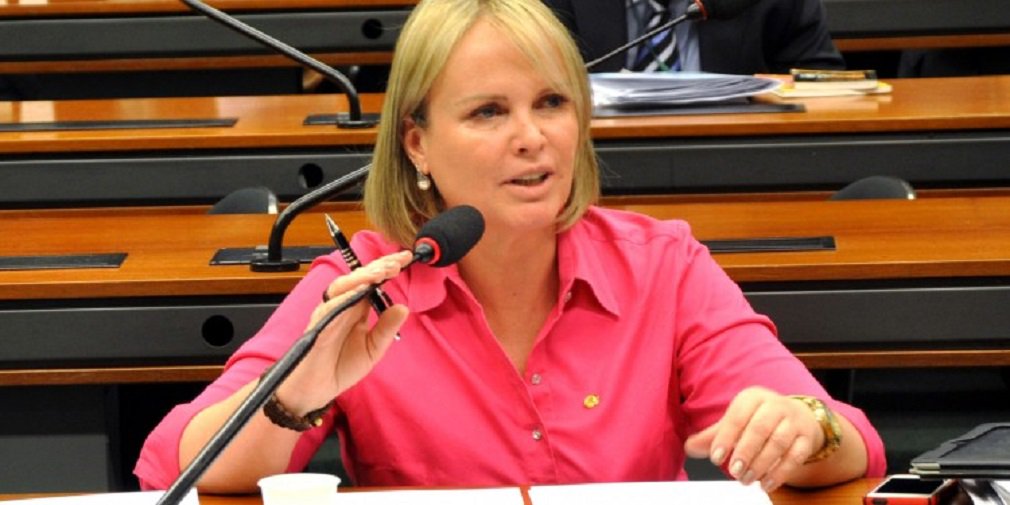 A deputada federal Ana Perugini (PT) reforçou, em nota divulgada, seu posicionamento contra qualquer tentativa de anistia de "caixa dois" (recursos financeiros não contabilizados e não declarados aos órgãos de fiscalização competentes); assunto causou polêmica na Câmara dos Deputados, durante a discussão do projeto de lei 4.850/2016, elaborado com base em proposta do MPF, conhecida como "10 Medidas de Combate à Corrupção" (Foto: José Barbacena) A deputada federal Ana Perugini (PT) reforçou, em nota divulgada, seu posicionamento contra qualquer tentativa de anistia de "caixa dois" (recursos financeiros não contabilizados e não declarados aos órgãos de fiscalização competentes); assunto causou polêmica na Câmara dos Deputados, durante a discussão do projeto de lei 4.850/2016, elaborado com base em proposta do MPF, conhecida como "10 Medidas de Combate à Corrupção"