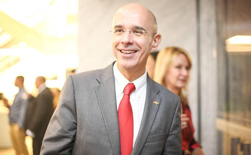 "Não há nenhum ponto tão baixo que não possa melhorar, desde que se encontre a agenda correta. O governo que está aí foi eleito democraticamente", afirma o presidente do Santander no Brasil, Sérgio Rial; "Não é a ruptura que vai levar a uma solução", ressalta o executivo; "Tenho certeza de que a presidente tem as melhores intenções. Vejo com tristeza a intolerância que se espalhou pelo país e espero que a gente consiga encontrar um caminho", diz ainda (Foto: Gisele Federicce) "Não há nenhum ponto tão baixo que não possa melhorar, desde que se encontre a agenda correta. O governo que está aí foi eleito democraticamente", afirma o presidente do Santander no Brasil, Sérgio Rial; "Não é a ruptura que vai levar a uma solução", ressalta o executivo; "Tenho certeza de que a presidente tem as melhores intenções. Vejo com tristeza a intolerância que se espalhou pelo país e espero que a gente consiga encontrar um caminho", diz ainda