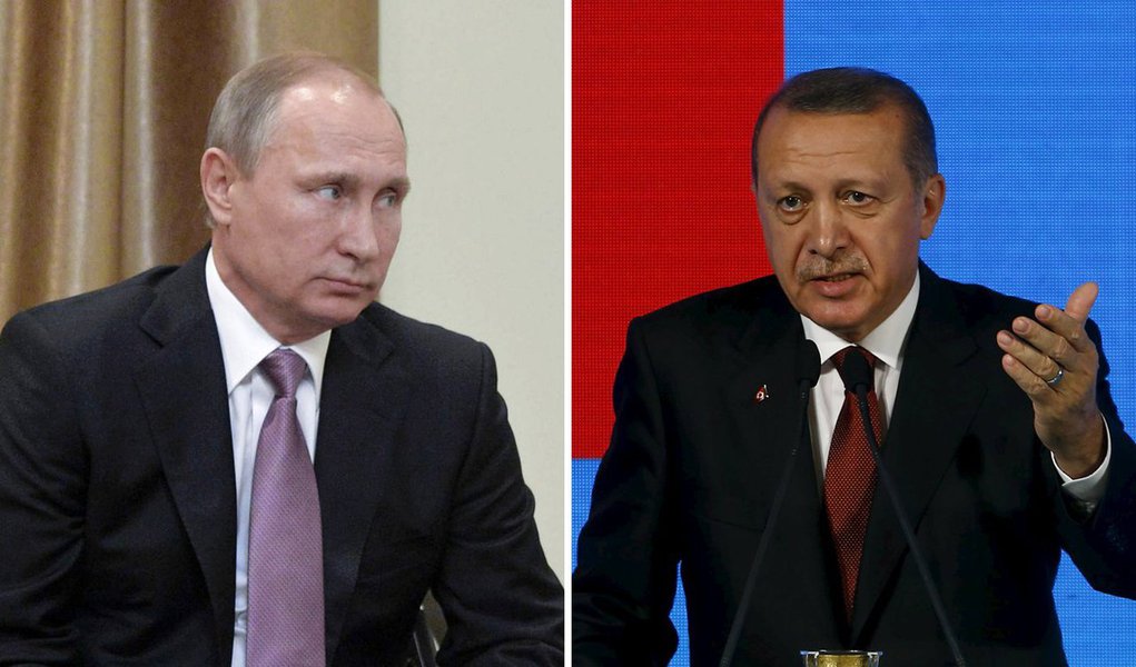 A Rússia garantiu que sua Força Aérea continuará a realizar missões perto do espaço aéreo turco, adotando um tom desafiador depois que a Turquia derrubou um caça russo; já o presidente turco, Tayyip Erdogan, não pediu desculpa, dizendo que sua nação estava simplesmente garantindo sua própria segurança e os "direitos de nossos irmãos da Síria"; ele deixou claro que a política turca não mudará; derrubada do avião na terça-feira foi um dos atritos mais sérios entre um país membro da Organização do Tratado do Atlântico Norte (Otan) e a Rússia em meio século (Foto: Aquiles Lins) A Rússia garantiu que sua Força Aérea continuará a realizar missões perto do espaço aéreo turco, adotando um tom desafiador depois que a Turquia derrubou um caça russo; já o presidente turco, Tayyip Erdogan, não pediu desculpa, dizendo que sua nação estava simplesmente garantindo sua própria segurança e os "direitos de nossos irmãos da Síria"; ele deixou claro que a política turca não mudará; derrubada do avião na terça-feira foi um dos atritos mais sérios entre um país membro da Organização do Tratado do Atlântico Norte (Otan) e a Rússia em meio século