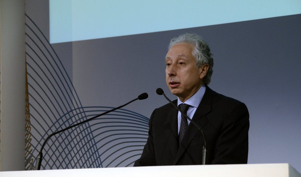Eleito pelo Conselho de Administração como presidente interino do BTG Pactual, no lugar de André Esteves, que foi preso, o ex-presidente do Banco Central Persio Arida buscou tranquilizar clientes nesta quarta-feira, durante evento promovido pela empresa no Rio, afirmando que o nível de solvência do banco é tranquilo e que a instituição não é feita por apenas uma pessoa (Foto: Gisele Federicce) Eleito pelo Conselho de Administração como presidente interino do BTG Pactual, no lugar de André Esteves, que foi preso, o ex-presidente do Banco Central Persio Arida buscou tranquilizar clientes nesta quarta-feira, durante evento promovido pela empresa no Rio, afirmando que o nível de solvência do banco é tranquilo e que a instituição não é feita por apenas uma pessoa