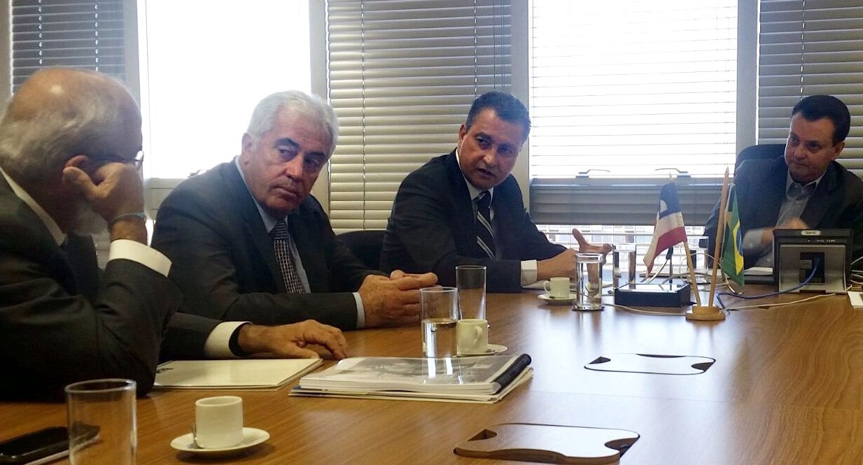 Em agenda na Esplanada dos Ministérios, nesta terça-feira, o governador Rui Costa foi ao Ministério das Cidades pedir liberação de R$ 70 milhões ao ministro Gilberto Kassab para concluir obras nas áreas de saneamento, mobilidade urbana e encostas; "A urgência que o Estado da Bahia tem em avançar em cada uma dessas áreas" foi reiterada por Rui ao ministro, que, segundo ele, "se comprometeu a somar esforços e dar celeridade aos trâmites burocráticos, já que o montante faz parte de um pacote já liberado para a Bahia" (Foto: Romulo Faro) Em agenda na Esplanada dos Ministérios, nesta terça-feira, o governador Rui Costa foi ao Ministério das Cidades pedir liberação de R$ 70 milhões ao ministro Gilberto Kassab para concluir obras nas áreas de saneamento, mobilidade urbana e encostas; "A urgência que o Estado da Bahia tem em avançar em cada uma dessas áreas" foi reiterada por Rui ao ministro, que, segundo ele, "se comprometeu a somar esforços e dar celeridade aos trâmites burocráticos, já que o montante faz parte de um pacote já liberado para a Bahia"