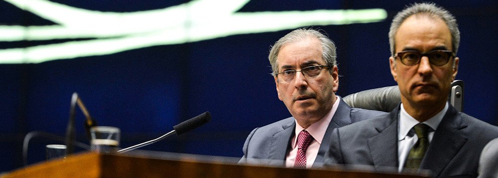 Para os irmãos Marinho, Eduardo Cunha não pode mais presidir a Câmara; “Independentemente de pedidos de impeachment da presidente, se eles fazem ou não sentido, o princípio da ética na vida pública impõe o afastamento do deputado”; além de defender a saída do peemedebista do cargo, eles também repreendem o PSDB, “que se posiciona de forma oportunista para faturar dividendos”; dizem que os tucanos em geral fingem não saber que a própria legitimidade do impeachment será prejudicada por ter partido de um muito provável beneficiário do esquema de corrupção montado na Petrobras (Foto: Roberta Namour) Para os irmãos Marinho, Eduardo Cunha não pode mais presidir a Câmara; “Independentemente de pedidos de impeachment da presidente, se eles fazem ou não sentido, o princípio da ética na vida pública impõe o afastamento do deputado”; além de defender a saída do peemedebista do cargo, eles também repreendem o PSDB, “que se posiciona de forma oportunista para faturar dividendos”; dizem que os tucanos em geral fingem não saber que a própria legitimidade do impeachment será prejudicada por ter partido de um muito provável beneficiário do esquema de corrupção montado na Petrobras